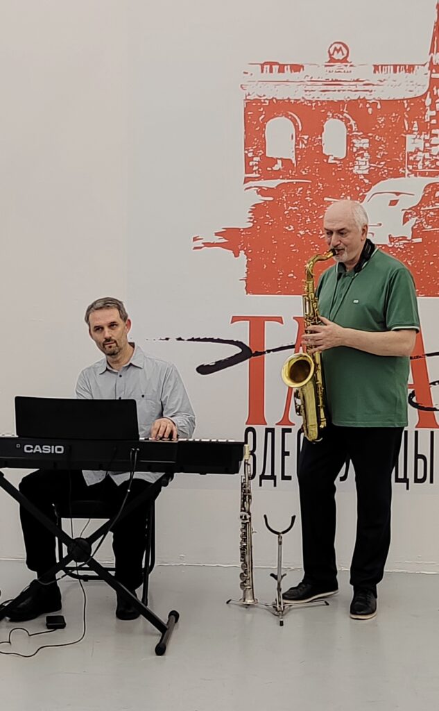 Музыканты Сергей Батов (саксофон) и Ренат Гатаулин (фортепиано)